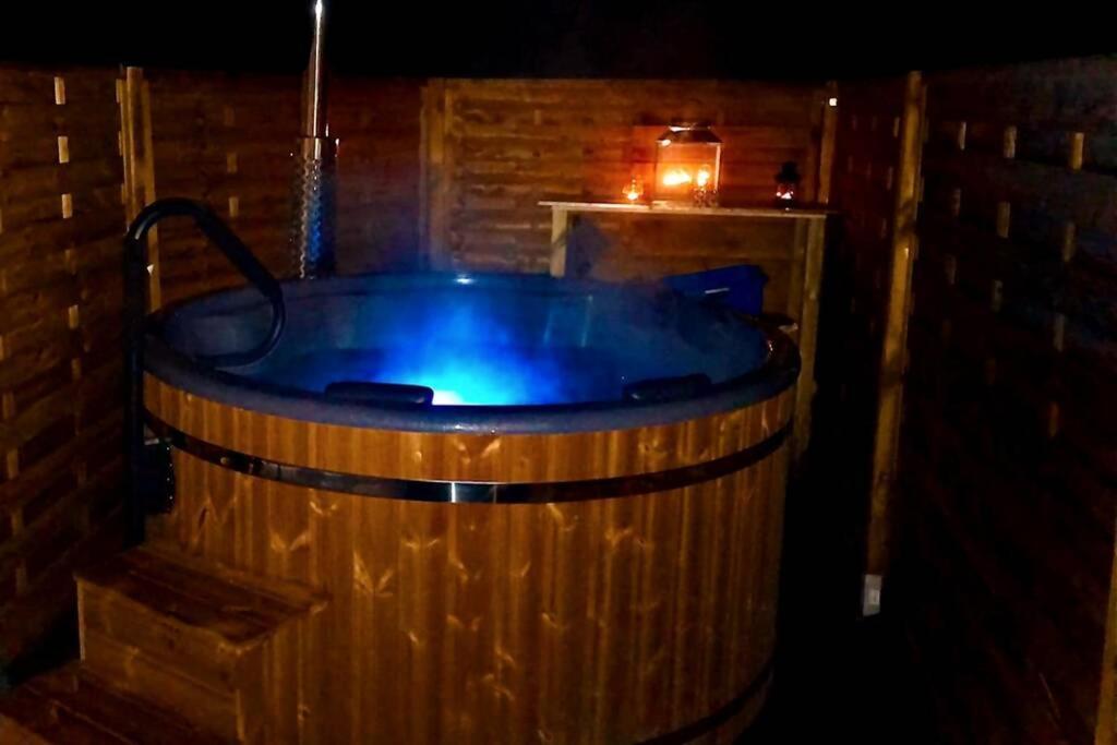 Ruhig Gelegene, Top Moderne Ferienwohnung - Hot Tub Und Sauna Gegen Aufpreis Neuhaus an Der Eger 外观 照片