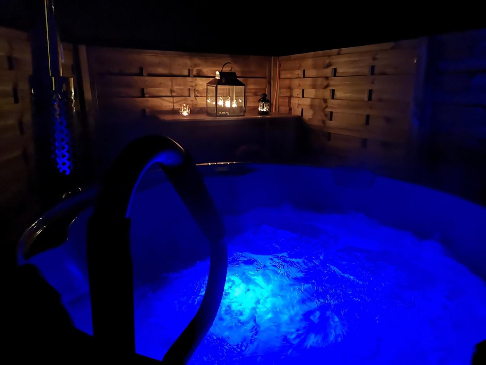Ruhig Gelegene, Top Moderne Ferienwohnung - Hot Tub Und Sauna Gegen Aufpreis Neuhaus an Der Eger 外观 照片
